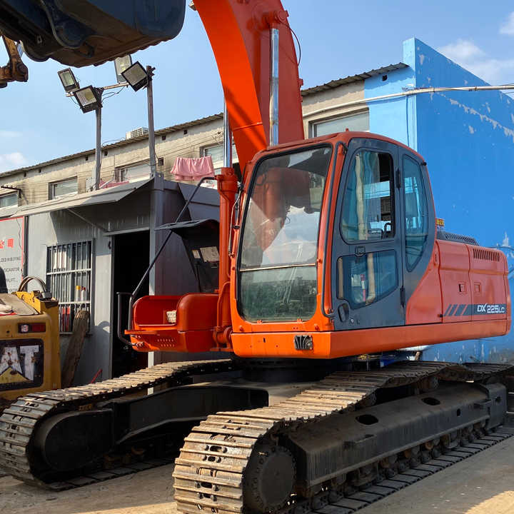 Best Selling DOOSAN excavator machine construction used machinery equipment dx225 DX60 DX70 DH60 DH220 used excavators in stock - Багер: слика 1 Best Selling DOOSAN excavator machine construction used machinery equipment dx225 DX60 DX70 DH60 DH220 used excavators in stock - Багер: слика 1