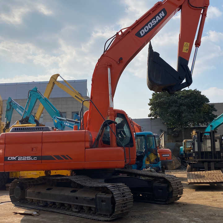 Best Selling DOOSAN excavator machine construction used machinery equipment dx225 DX60 DX70 DH60 DH220 used excavators in stock - Багер: слика 1 Best Selling DOOSAN excavator machine construction used machinery equipment dx225 DX60 DX70 DH60 DH220 used excavators in stock - Багер: слика 1