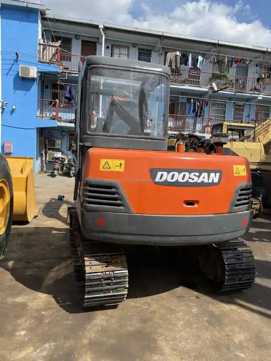 Doosan DH55-V Used Excavator Crawler Excavator Second Hand Japan Engine DH55-V Doosan Excavator in stock for sale - Мини багер: слика 3 Doosan DH55-V Used Excavator Crawler Excavator Second Hand Japan Engine DH55-V Doosan Excavator in stock for sale - Мини багер: слика 3