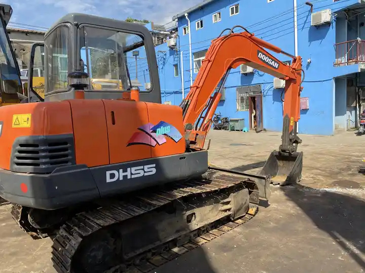 Doosan DH55-V Used Excavator Crawler Excavator Second Hand Japan Engine DH55-V Doosan Excavator in stock for sale - Мини багер: слика 5 Doosan DH55-V Used Excavator Crawler Excavator Second Hand Japan Engine DH55-V Doosan Excavator in stock for sale - Мини багер: слика 5