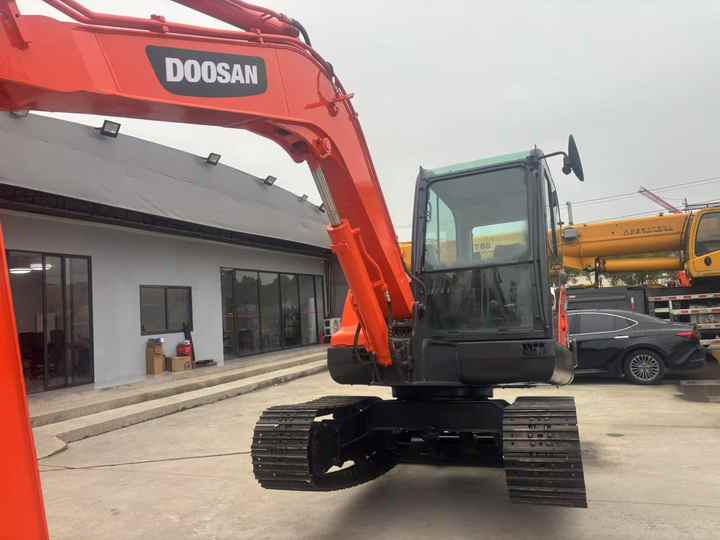 Doosan DX60 DX60-9c DH60-7 DX60W DX80 DX75 DX55 DH35 DH55 Used Mini Excavator Mas Maquinaria Municipal Y Ambiental - Багер: слика 3 Doosan DX60 DX60-9c DH60-7 DX60W DX80 DX75 DX55 DH35 DH55 Used Mini Excavator Mas Maquinaria Municipal Y Ambiental - Багер: слика 3