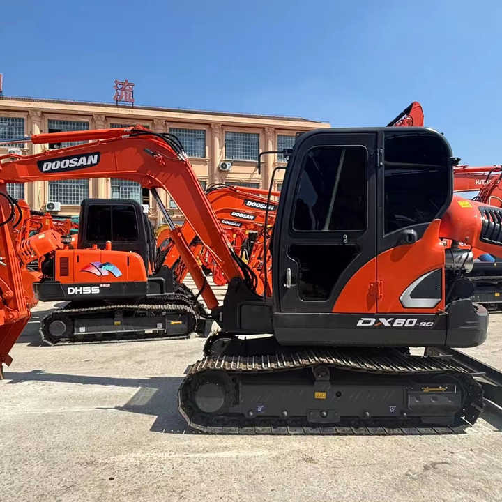 Doosan DX60 DX60-9c DH60-7 DX60W DX80 DX75 DX55 DH35 DH55 Used Mini Excavator Mas Maquinaria Municipal Y Ambiental - Багер: слика 1 Doosan DX60 DX60-9c DH60-7 DX60W DX80 DX75 DX55 DH35 DH55 Used Mini Excavator Mas Maquinaria Municipal Y Ambiental - Багер: слика 1