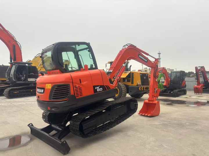 Doosan DX60 DX60-9c DH60-7 DX60W DX80 DX75 DX55 DH35 DH55 Used Mini Excavator Mas Maquinaria Municipal Y Ambiental - Багер: слика 2 Doosan DX60 DX60-9c DH60-7 DX60W DX80 DX75 DX55 DH35 DH55 Used Mini Excavator Mas Maquinaria Municipal Y Ambiental - Багер: слика 2