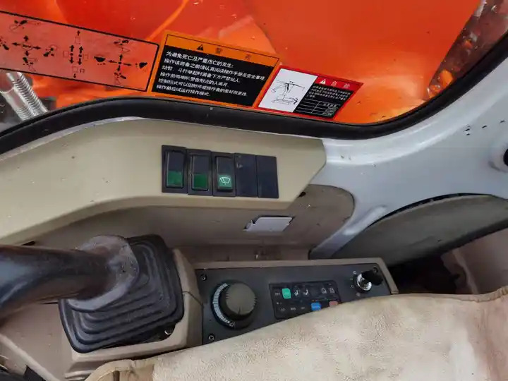 Excellent ConditionUsed Excavator Doosan Dh220 ,Nice Performance 22ton Used Excavator Dh220-7 At Low Price For Sale - Багер гасеничар: слика 4 Excellent ConditionUsed Excavator Doosan Dh220 ,Nice Performance 22ton Used Excavator Dh220-7 At Low Price For Sale - Багер гасеничар: слика 4