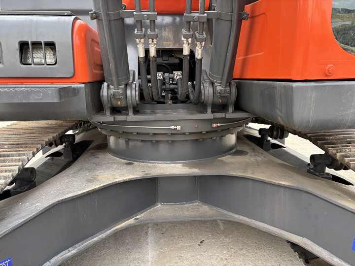 Good Quality Original 23ton Doosan DX225LCA Used Large Excavators for Sale at Low Price Secondhand Doosan225LCA Heavy Digger - Багер гасеничар: слика 2 Good Quality Original 23ton Doosan DX225LCA Used Large Excavators for Sale at Low Price Secondhand Doosan225LCA Heavy Digger - Багер гасеничар: слика 2