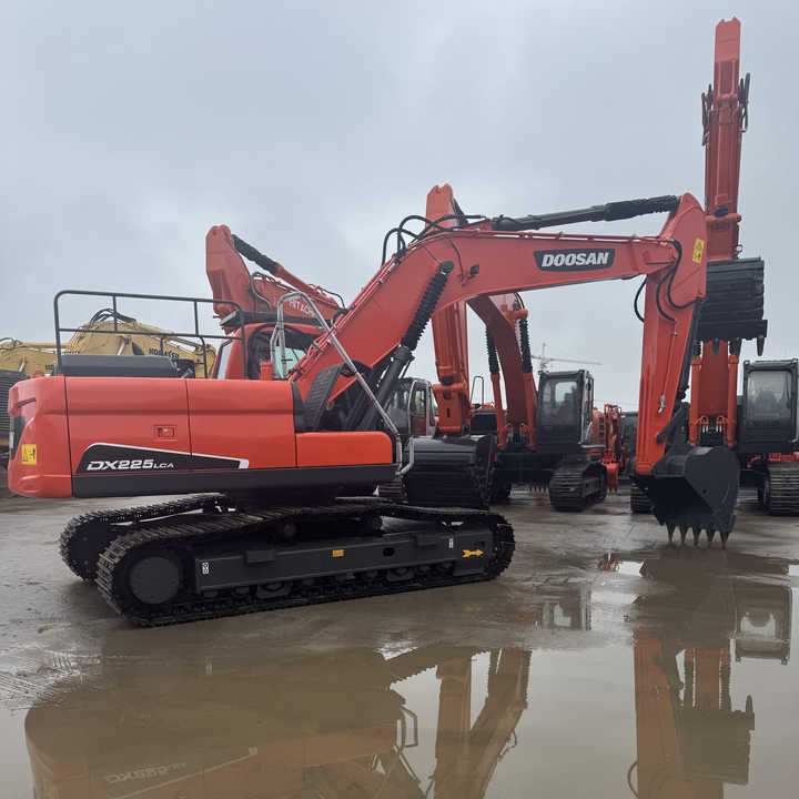 Good Quality Original 23ton Doosan DX225LCA Used Large Excavators for Sale at Low Price Secondhand Doosan225LCA Heavy Digger - Багер гасеничар: слика 1 Good Quality Original 23ton Doosan DX225LCA Used Large Excavators for Sale at Low Price Secondhand Doosan225LCA Heavy Digger - Багер гасеничар: слика 1