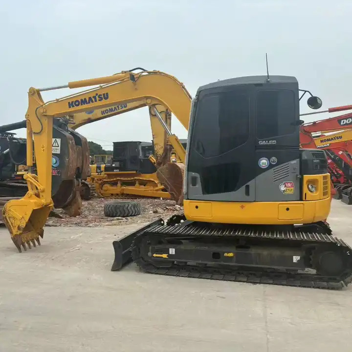 Japan Surplus Backhoe Excavator Komatsu Pc78us Pc60 Tracked Excavator With Blade Dozer For The Philippines In Shanghai - Багер гасеничар: слика 2 Japan Surplus Backhoe Excavator Komatsu Pc78us Pc60 Tracked Excavator With Blade Dozer For The Philippines In Shanghai - Багер гасеничар: слика 2