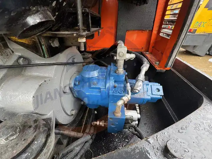 Mini 5ton Used Excavator Doosan DH55 with nice condition Korea low working hour multifunction crawler excavator Doosan DH55 - Багер: слика 5 Mini 5ton Used Excavator Doosan DH55 with nice condition Korea low working hour multifunction crawler excavator Doosan DH55 - Багер: слика 5