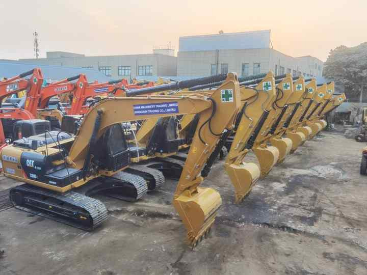 Second Hand Large Excavator CAT 320D 320d2 Caterpillar 20 Ton Used Crawler Excavator Caterpillar 320 Excavators - Багер: слика 5 Second Hand Large Excavator CAT 320D 320d2 Caterpillar 20 Ton Used Crawler Excavator Caterpillar 320 Excavators - Багер: слика 5