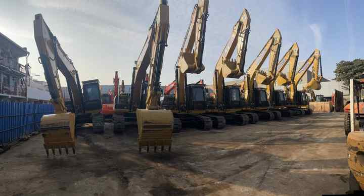 Second Hand Large Excavator CAT 320D 320d2 Caterpillar 20 Ton Used Crawler Excavator Caterpillar 320 Excavators - Багер: слика 4 Second Hand Large Excavator CAT 320D 320d2 Caterpillar 20 Ton Used Crawler Excavator Caterpillar 320 Excavators - Багер: слика 4