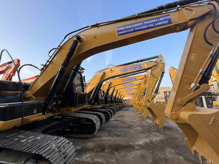 Second Hand Large Excavator CAT 320D 320d2 Caterpillar 20 Ton Used Crawler Excavator Caterpillar 320 Excavators - Багер: слика 3 Second Hand Large Excavator CAT 320D 320d2 Caterpillar 20 Ton Used Crawler Excavator Caterpillar 320 Excavators - Багер: слика 3