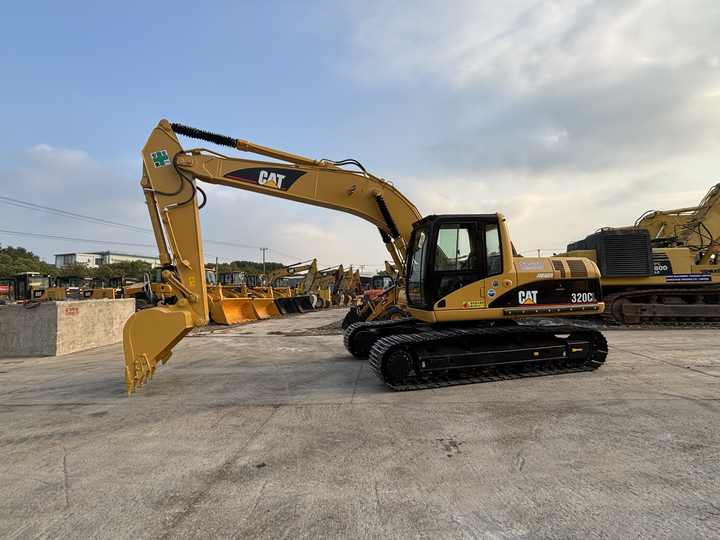 Selling Original Japanese Second-hand Cat 320C Excavator 20 Tons Caterpillar 320CL Excavator at Low Price - Багер гасеничар: слика 2 Selling Original Japanese Second-hand Cat 320C Excavator 20 Tons Caterpillar 320CL Excavator at Low Price - Багер гасеничар: слика 2