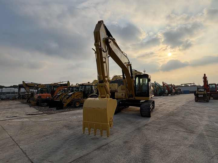 Selling Original Japanese Second-hand Cat 320C Excavator 20 Tons Caterpillar 320CL Excavator at Low Price - Багер гасеничар: слика 5 Selling Original Japanese Second-hand Cat 320C Excavator 20 Tons Caterpillar 320CL Excavator at Low Price - Багер гасеничар: слика 5