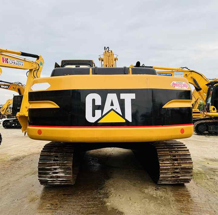 Super Good Condition Japanese Made Used Cat 320b 320bl Hydraulic Tracked Excavator At Favorable Price In Shanghai - Багер гасеничар: слика 2 Super Good Condition Japanese Made Used Cat 320b 320bl Hydraulic Tracked Excavator At Favorable Price In Shanghai - Багер гасеничар: слика 2