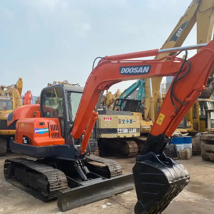Used Doosan 6ton dx60 dx55 dx75 excavator made in Korea - Багер гасеничар: слика 1 Used Doosan 6ton dx60 dx55 dx75 excavator made in Korea - Багер гасеничар: слика 1