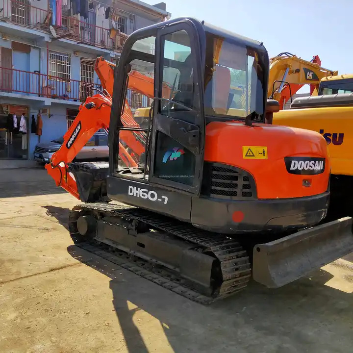 Used Doosan dh60-7 Excavator 100% Korea Used Mini Hydraulic Excavator Low Working Hours Low Price for sale - Багер гасеничар: слика 2 Used Doosan dh60-7 Excavator 100% Korea Used Mini Hydraulic Excavator Low Working Hours Low Price for sale - Багер гасеничар: слика 2