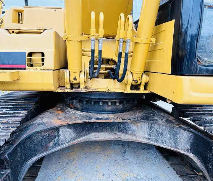 Used Excavator Cat 320bl Best Second Hand Excavator Caterpillar 320 320d 320b For Sale In Shanghai - Багер гасеничар: слика 3 Used Excavator Cat 320bl Best Second Hand Excavator Caterpillar 320 320d 320b For Sale In Shanghai - Багер гасеничар: слика 3