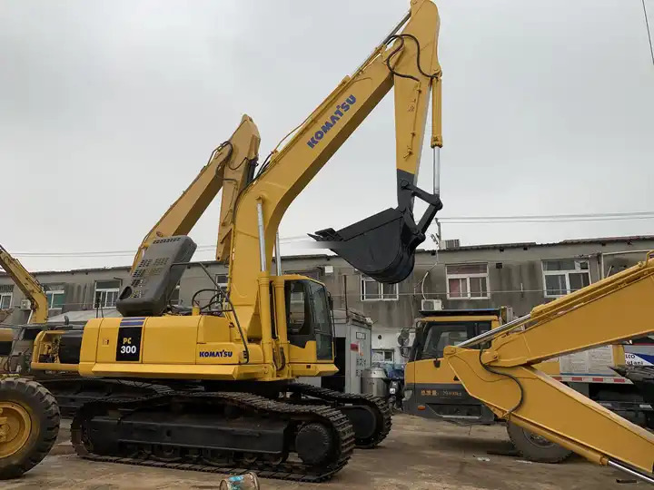 Used Komatsu excavator Pc300-7 in good condition for sale - Багер гасеничар: слика 3 Used Komatsu excavator Pc300-7 in good condition for sale - Багер гасеничар: слика 3