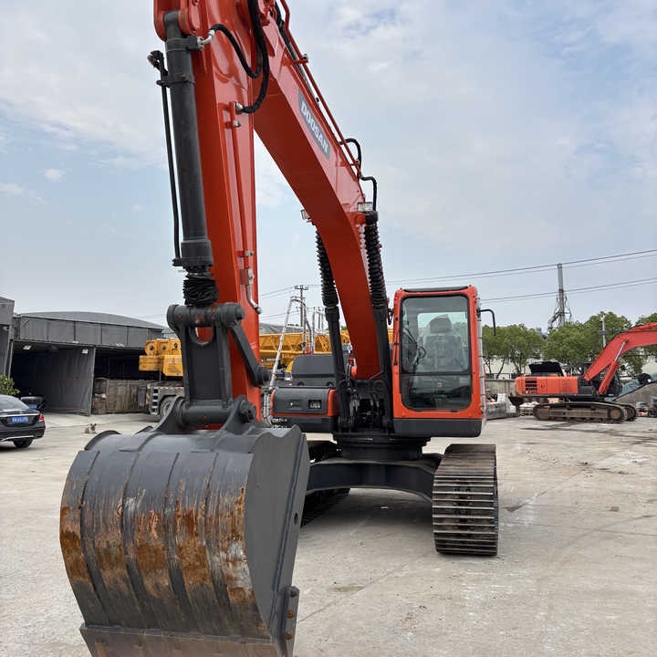 Used Original KoreaN Doosan DX225lca Excavator Doosan Excavators Engineering Machinery Doosan 22ton USED Excavadoras - Багер гасеничар: слика 1 Used Original KoreaN Doosan DX225lca Excavator Doosan Excavators Engineering Machinery Doosan 22ton USED Excavadoras - Багер гасеничар: слика 1