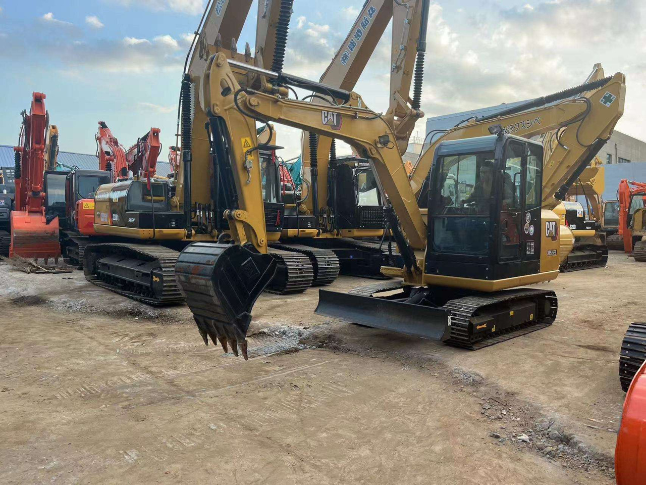 Used construction machine 305.5E2 CAT excavator mini 5 tons excavator in good condition on sale - Багер гасеничар: слика 2 Used construction machine 305.5E2 CAT excavator mini 5 tons excavator in good condition on sale - Багер гасеничар: слика 2