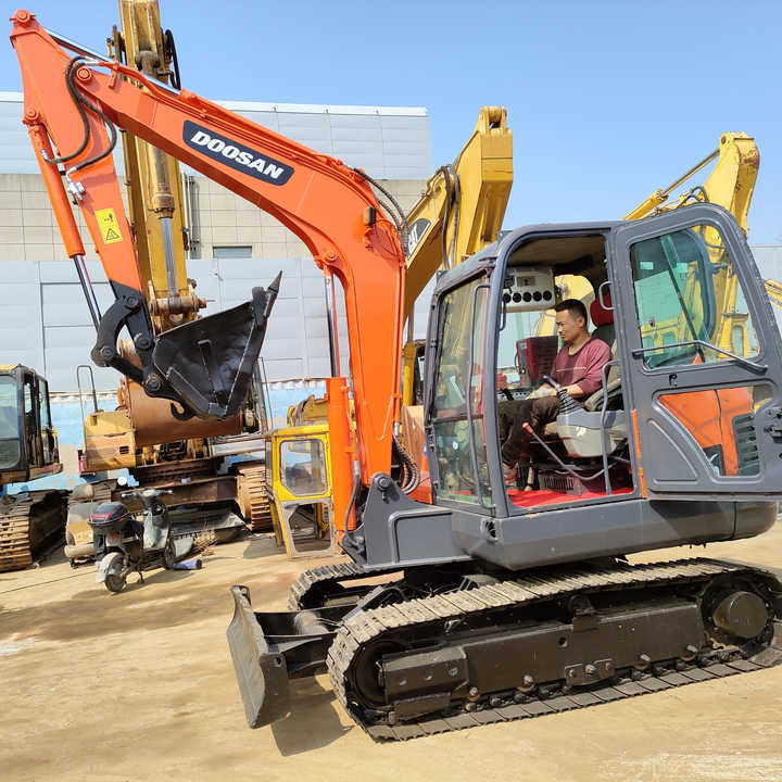 Used excavator doosan dx60 excavators machinery doosan dx60 dx80 dx75 dx225 dh60 dh60-7 excavator - Багер гасеничар: слика 1 Used excavator doosan dx60 excavators machinery doosan dx60 dx80 dx75 dx225 dh60 dh60-7 excavator - Багер гасеничар: слика 1