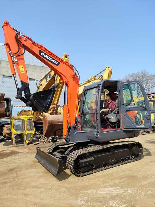 Used excavator doosan dx60 excavators machinery doosan dx60 dx80 dx75 dx225 dh60 dh60-7 excavator - Багер гасеничар: слика 3 Used excavator doosan dx60 excavators machinery doosan dx60 dx80 dx75 dx225 dh60 dh60-7 excavator - Багер гасеничар: слика 3