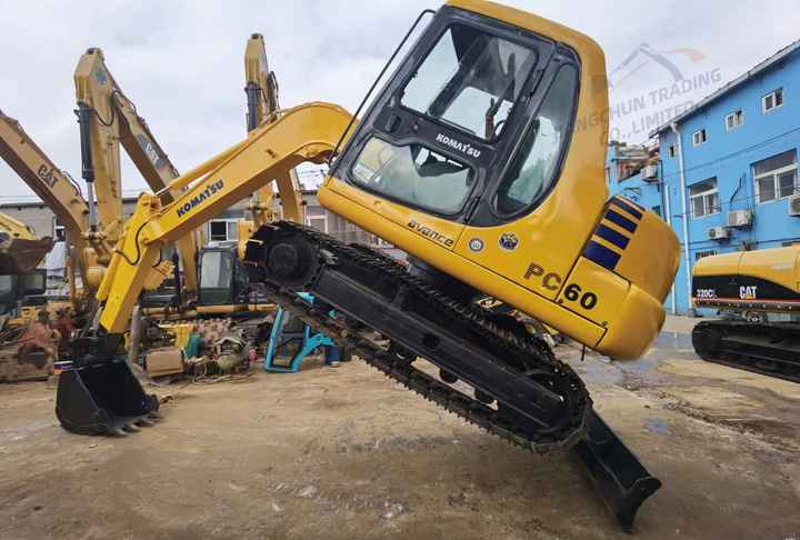 Used komatsu Pc60-7 Crawler Excavator 6 Ton Excavator In Shanghai China For Sale PC 60 60-7 PC60 PC78 excavator - Багер гасеничар: слика 4 Used komatsu Pc60-7 Crawler Excavator 6 Ton Excavator In Shanghai China For Sale PC 60 60-7 PC60 PC78 excavator - Багер гасеничар: слика 4