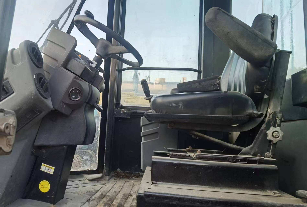 Used Road making machine CAT CS 683E roller - Ваљак за пат: слика 5 Used Road making machine CAT CS 683E roller - Ваљак за пат: слика 5