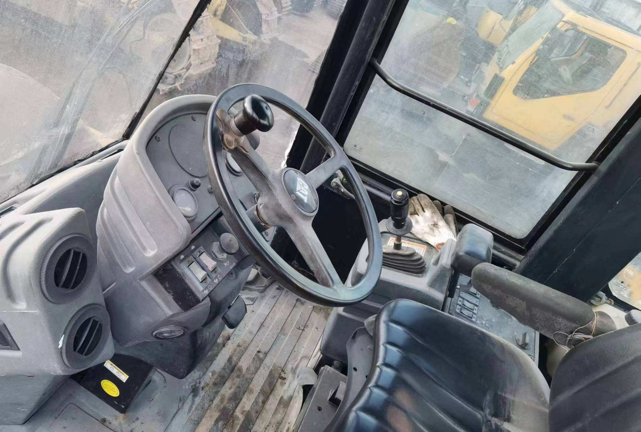 Used Road making machine CAT CS 683E roller - Ваљак за пат: слика 2 Used Road making machine CAT CS 683E roller - Ваљак за пат: слика 2