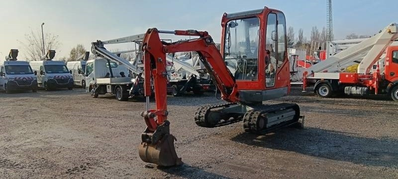 CAT 302.4D - Мини багер: слика 2 CAT 302.4D - Мини багер: слика 2