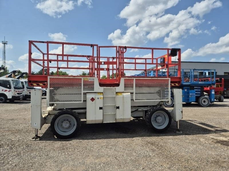 Genie GS3390 - 12,06 m - 4x4 - diesel - Кревач ножица: слика 5 Genie GS3390 - 12,06 m - 4x4 - diesel - Кревач ножица: слика 5