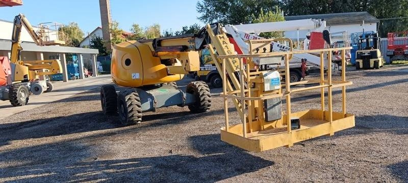 Haulotte HA16SPX - 16m, 4x4, diesel - Дигачка зглобна платформа: слика 1 Haulotte HA16SPX - 16m, 4x4, diesel - Дигачка зглобна платформа: слика 1