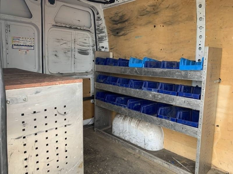 Камион со подигачка кошница Renault Master Klubb K32 - 12,5 m, 120 kg: слика 15