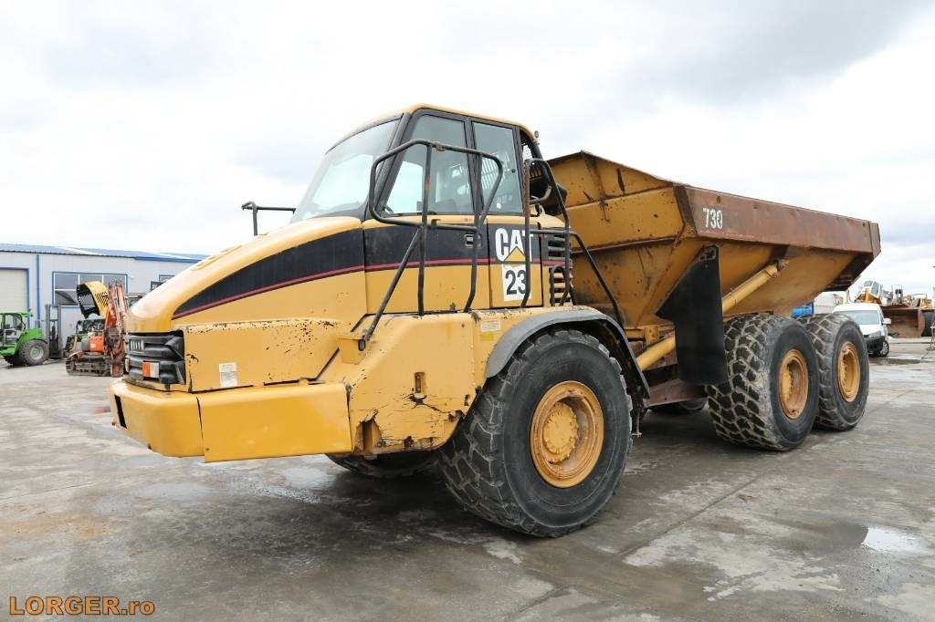 CAT 730 - Зглобен истоварувач: слика 1 CAT 730 - Зглобен истоварувач: слика 1