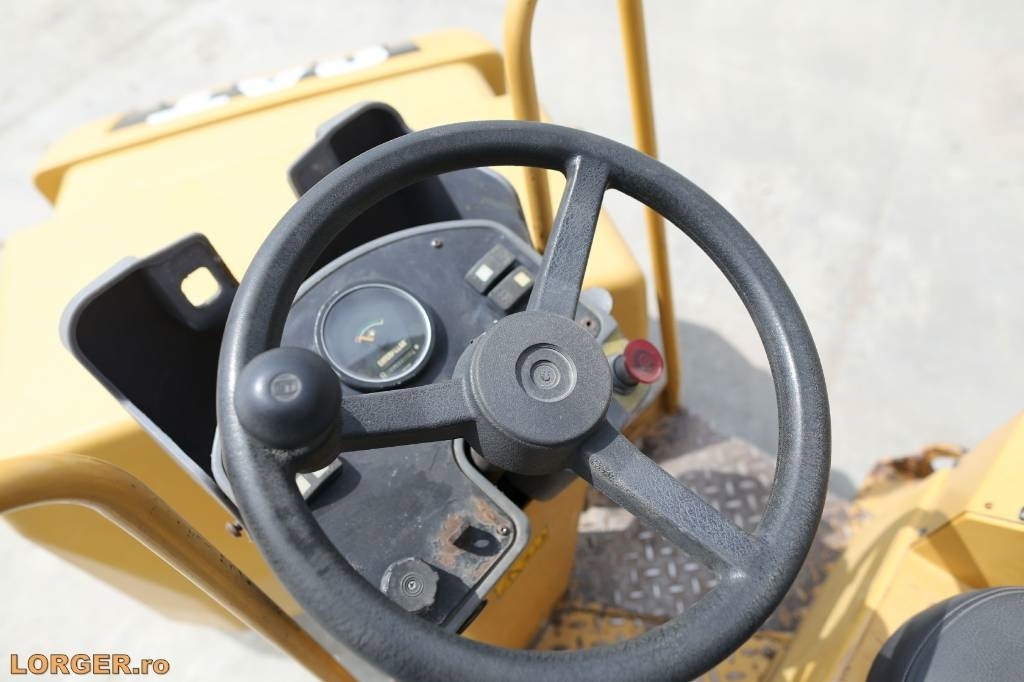 Ваљак за пат CAT CB 224 E: слика 9 Ваљак за пат CAT CB 224 E: слика 9