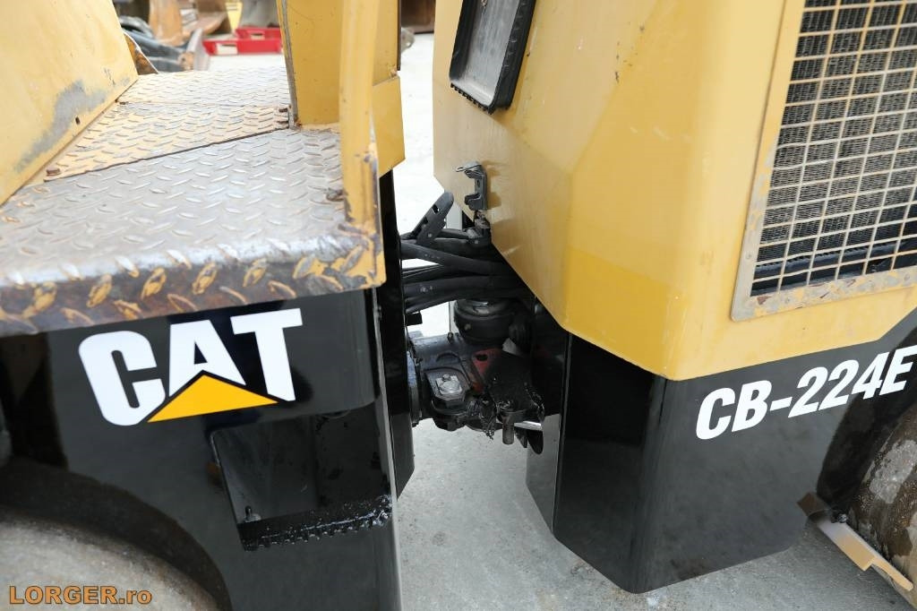 Ваљак за пат CAT CB 224 E: слика 12 Ваљак за пат CAT CB 224 E: слика 12