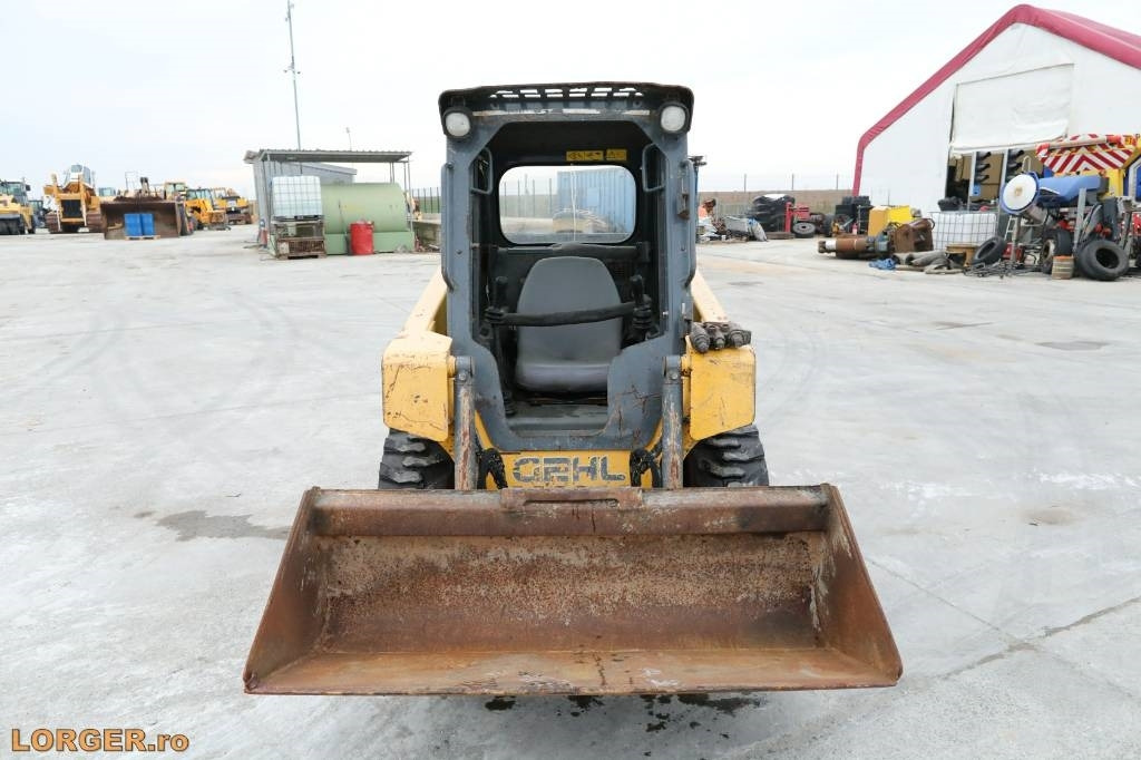 Gehl R 135 - Компактен натоварувач: слика 5 Gehl R 135 - Компактен натоварувач: слика 5