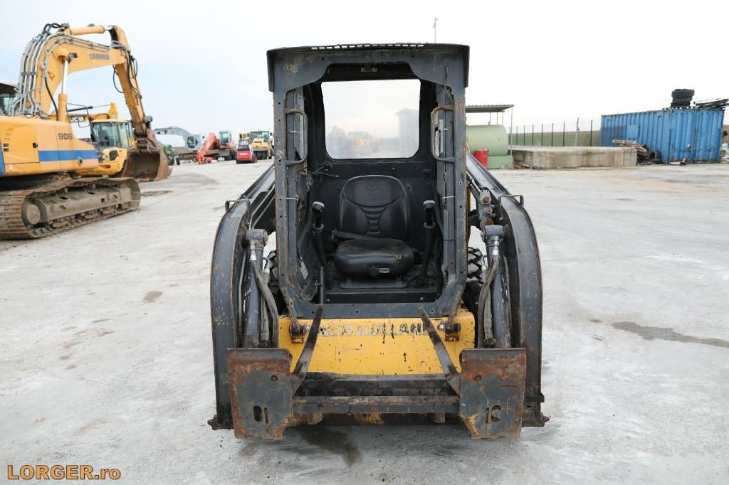 New Holland L 215 - Компактен натоварувач: слика 5 New Holland L 215 - Компактен натоварувач: слика 5