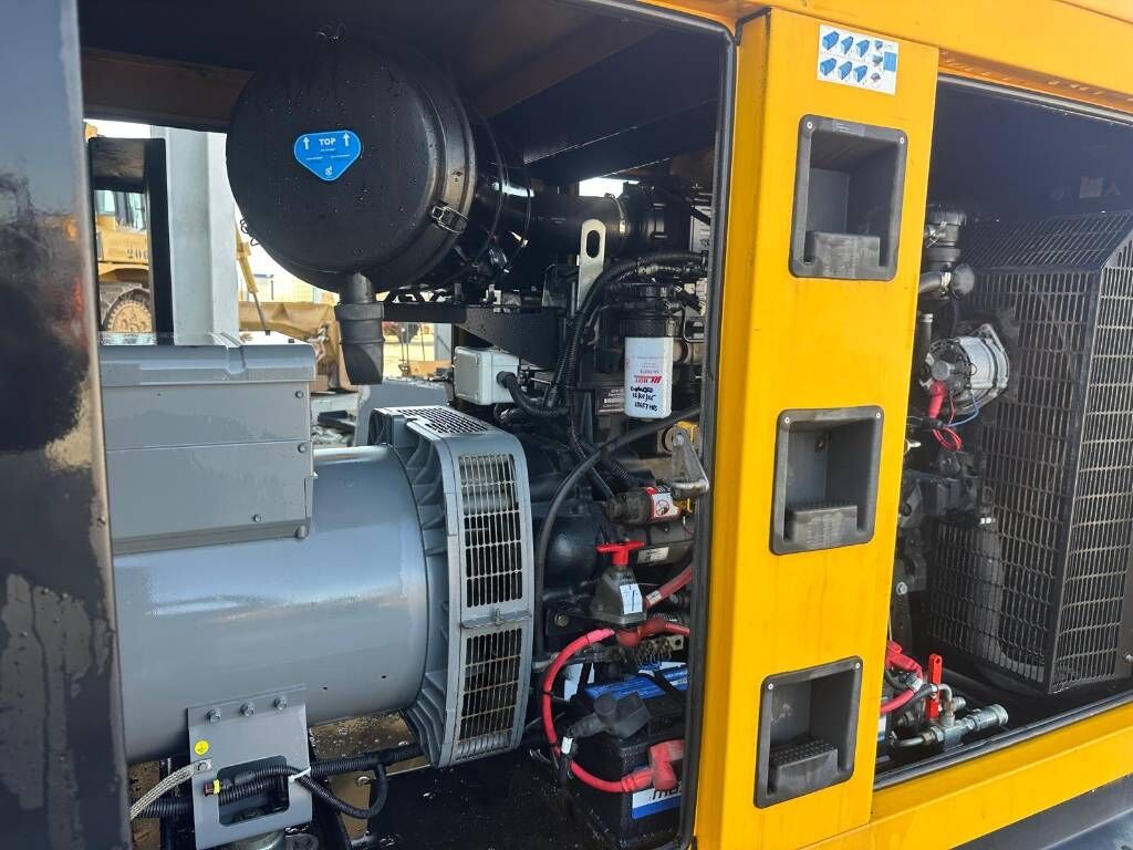 Sdmo R165 C3 Sdmo R165 C3 - Генераторска поставка: слика 3 Sdmo R165 C3 Sdmo R165 C3 - Генераторска поставка: слика 3