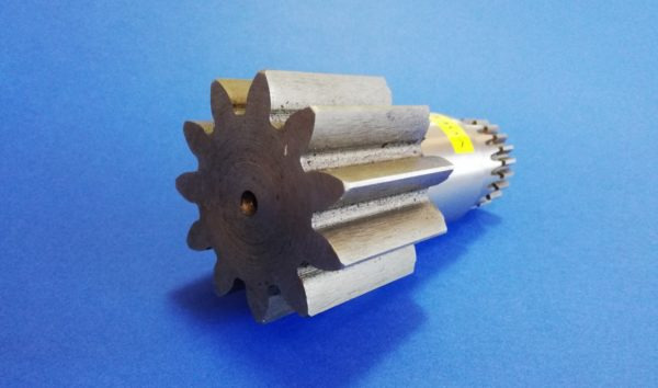 010340A Wałek silnika obrotu JCB 8018 - Ротационен редуктор за Градежна машина: слика 1 010340A Wałek silnika obrotu JCB 8018 - Ротационен редуктор за Градежна машина: слика 1