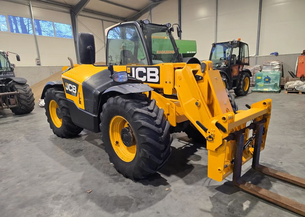 JCB 531-70 Agri - Телескопски ракувач: слика 2 JCB 531-70 Agri - Телескопски ракувач: слика 2