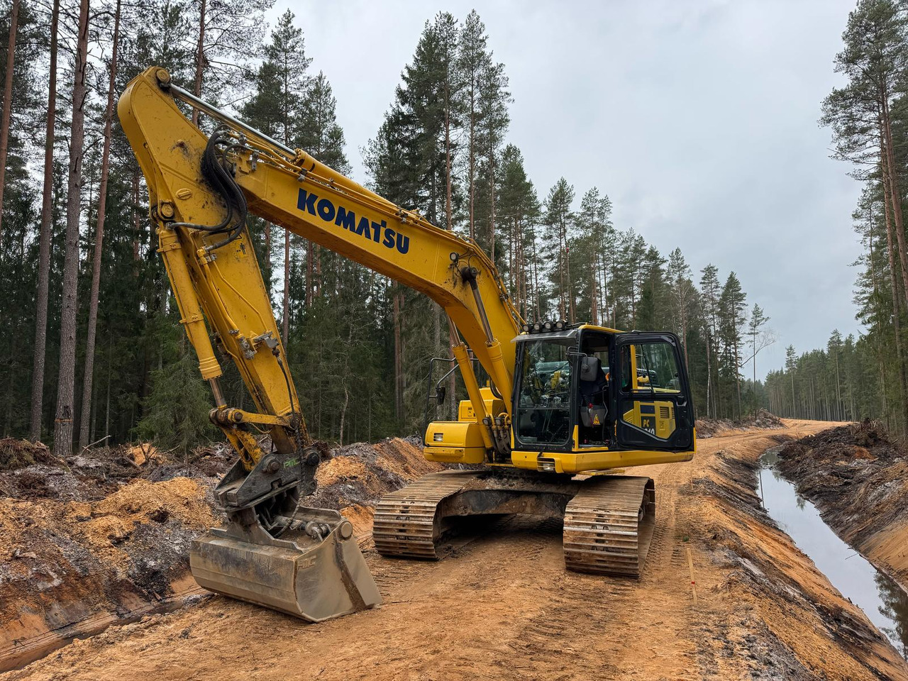 KOMATSU PC210LC-11 - Багер гасеничар: слика 1 KOMATSU PC210LC-11 - Багер гасеничар: слика 1