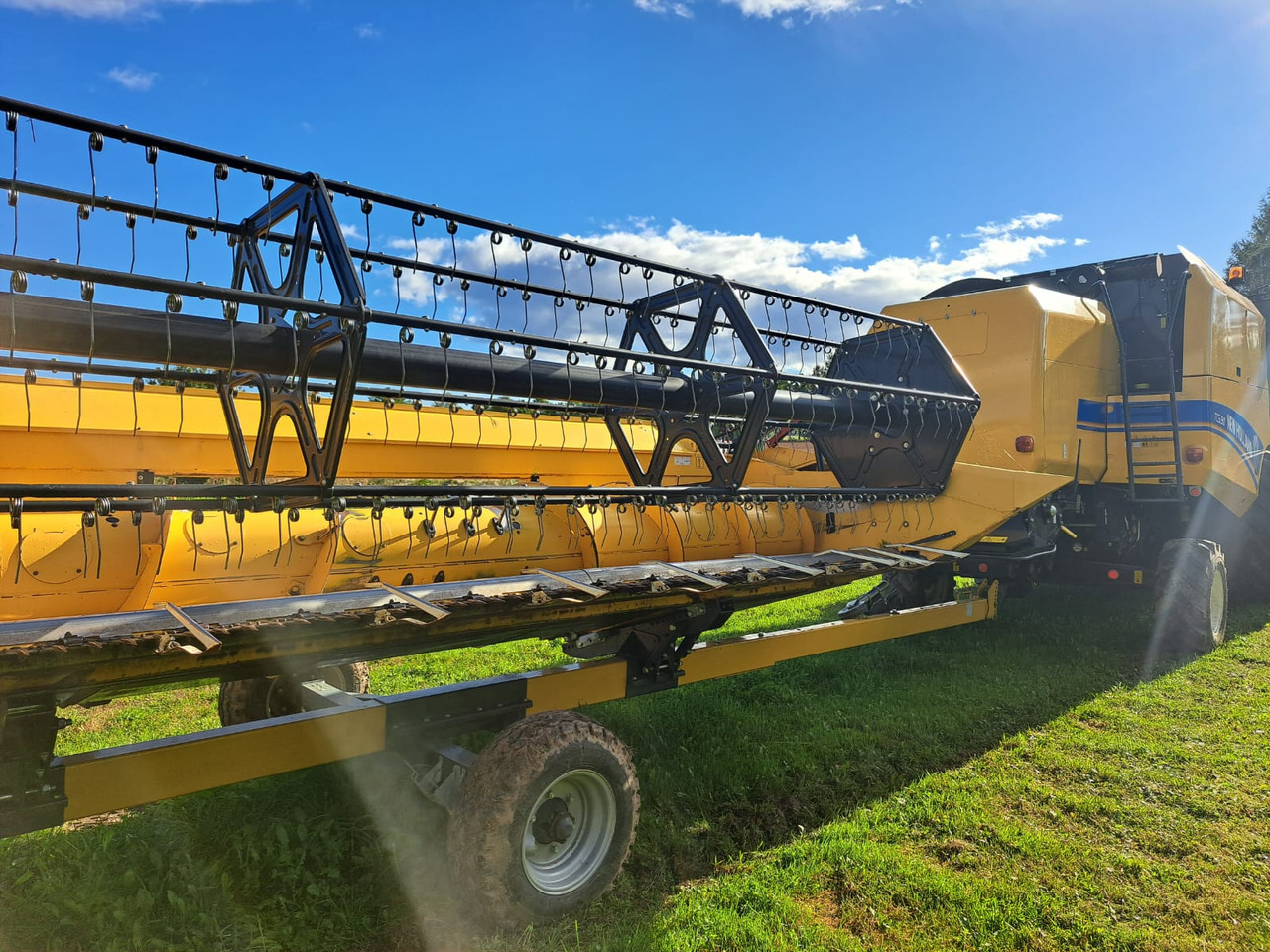 NEW HOLLAND TC 5.90 - Комбајн: слика 3 NEW HOLLAND TC 5.90 - Комбајн: слика 3