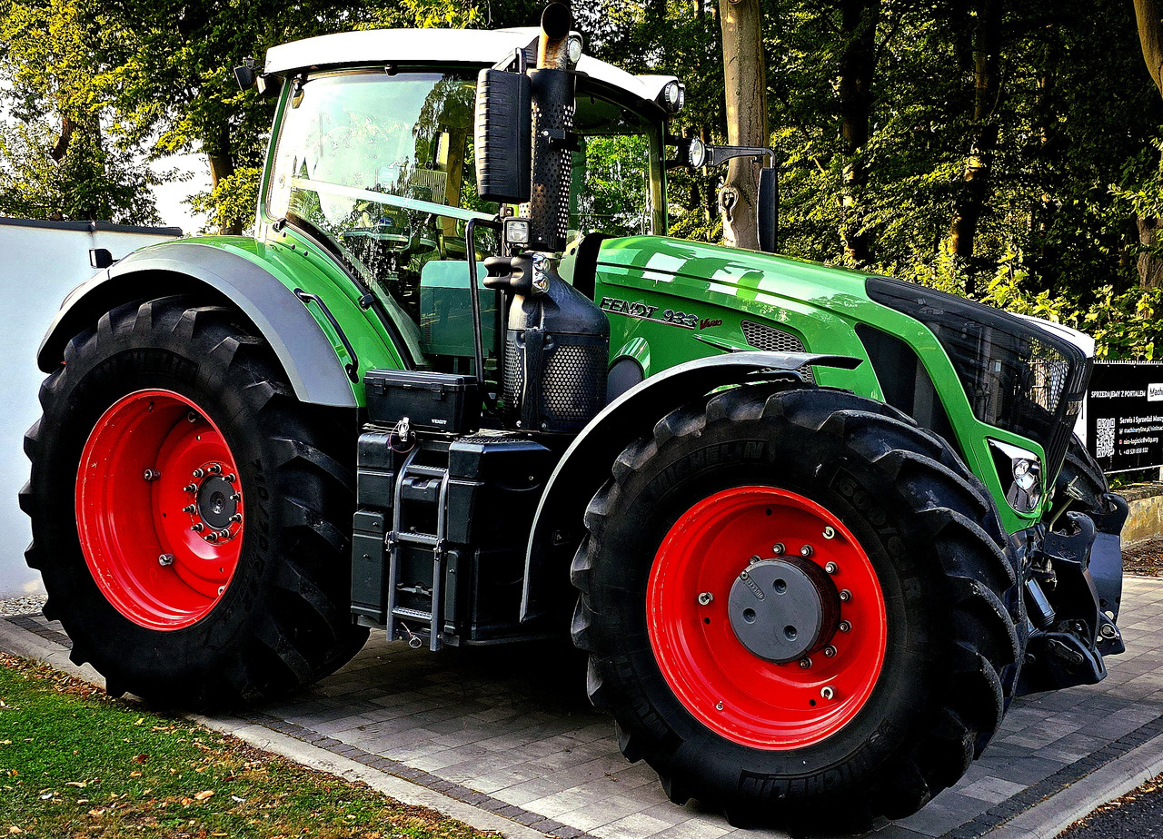 Fendt 933 S4 Profi Plus - Трактор: слика 2 Fendt 933 S4 Profi Plus - Трактор: слика 2