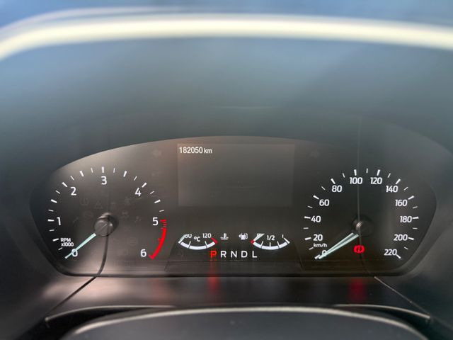 Седан Ford Kuga Trend: слика 13