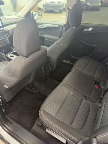 Седан Ford Kuga Trend: слика 9