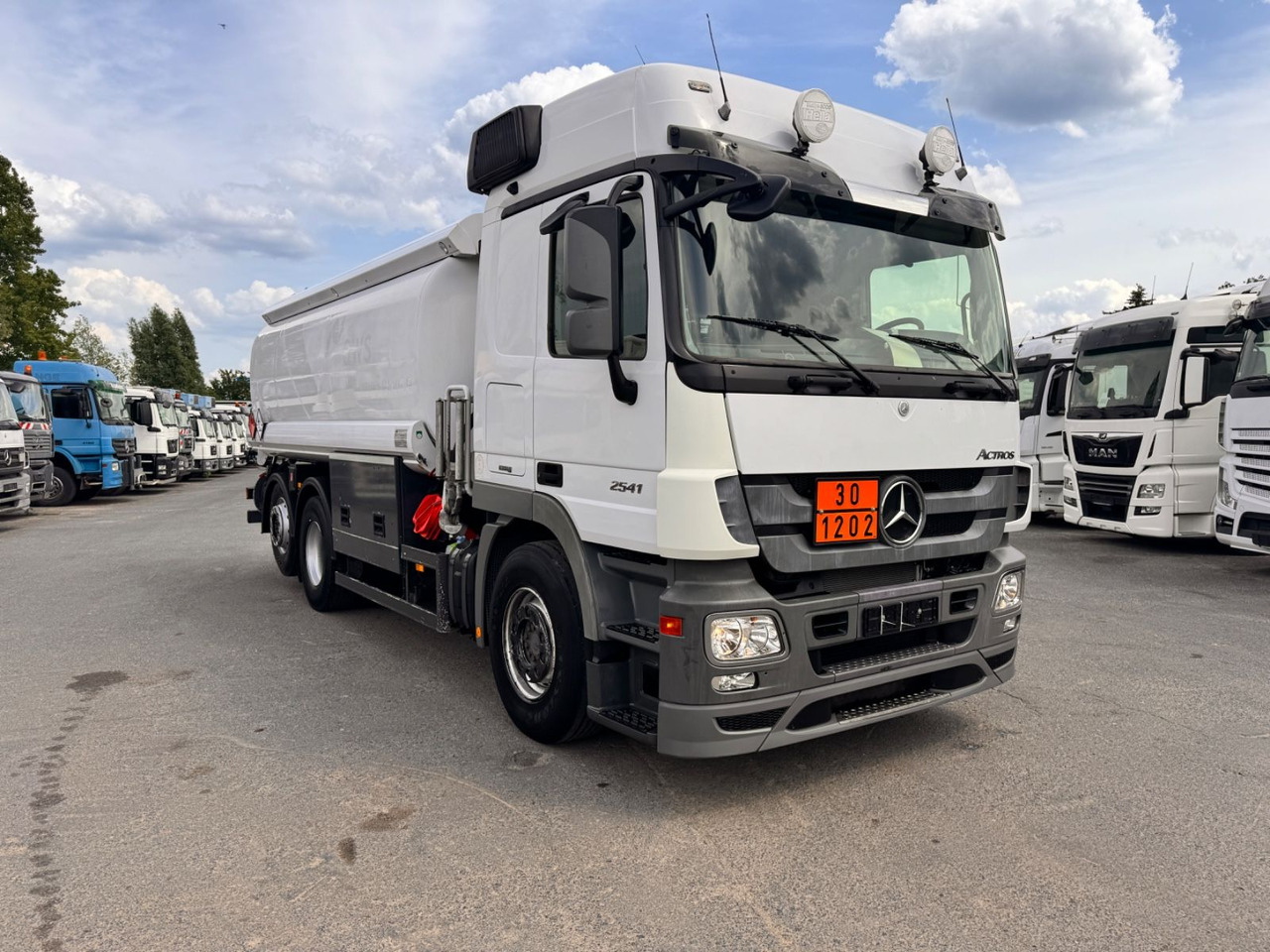 Mercedes-Benz Actros 2541 Tankwagen - Камион цистерна: слика 2 Mercedes-Benz Actros 2541 Tankwagen - Камион цистерна: слика 2