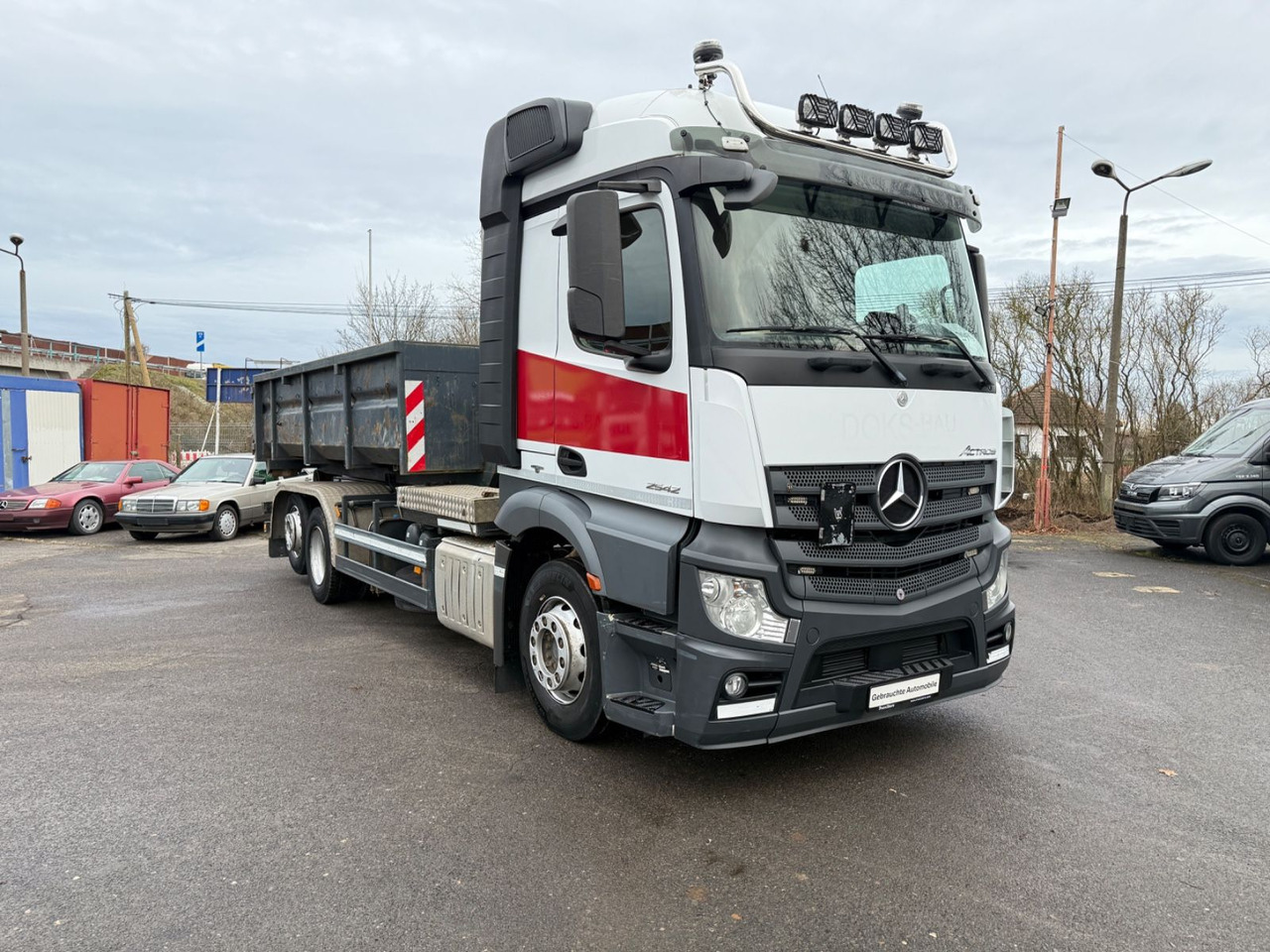Mercedes-Benz Actros 2542 Abrollkipper mit Container - Камион со кука за подигање: слика 1 Mercedes-Benz Actros 2542 Abrollkipper mit Container - Камион со кука за подигање: слика 1