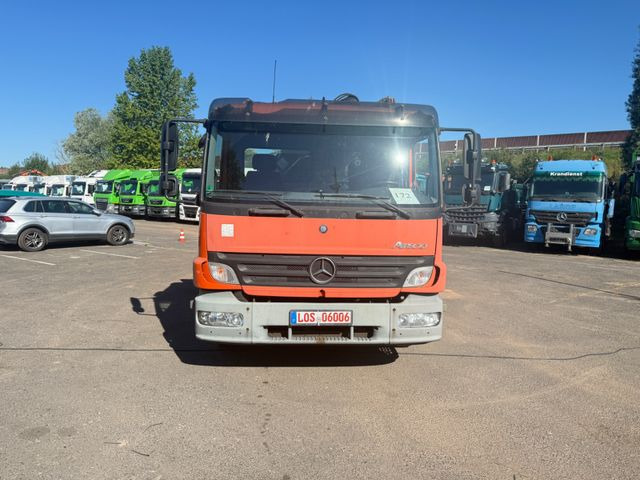 Mercedes-Benz Atego 1223 mit Kran MKG HLK 76 - Камион со платформа, Камион со кран: слика 1 Mercedes-Benz Atego 1223 mit Kran MKG HLK 76 - Камион со платформа, Камион со кран: слика 1