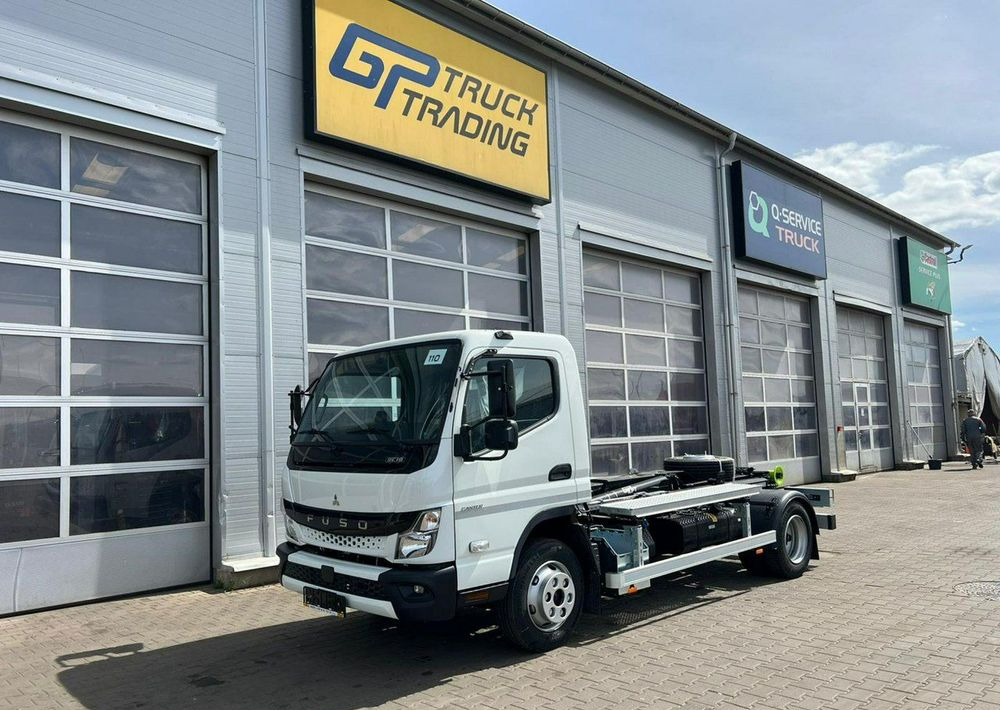 Mitsubishi Fuso - Камион со кука за подигање: слика 1 Mitsubishi Fuso - Камион со кука за подигање: слика 1